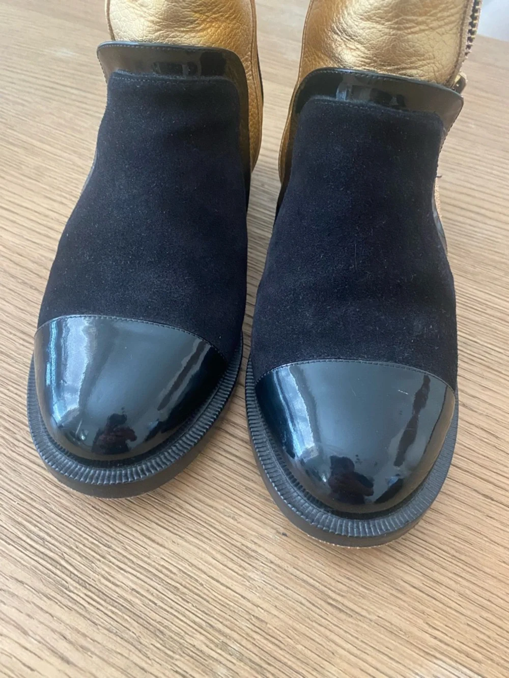 Chanel metallic gold and black booties 2018 collection - Picture 5 of 8